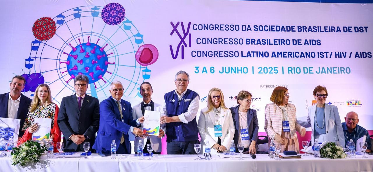 Em 2023, o país registrou taxa de transmissão da doença de mãe para filho inferior a 2% e taxa de incidência de crianças infectadas pelo HIV inferior a 0,5 caso por mil nascidos vivos